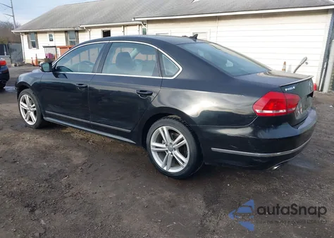2013 Volkswagen Passat 3.6L V6 Sel Premium z USA, uszkodzony, nr VIN 1VWCM7A30DC080369